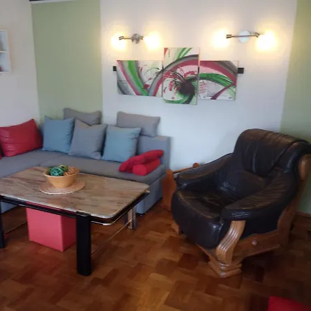Bungalow Mit Garten & Spielplatz