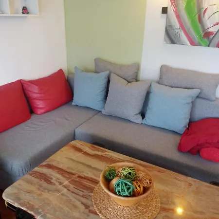 Bungalow Mit Garten & Spielplatz